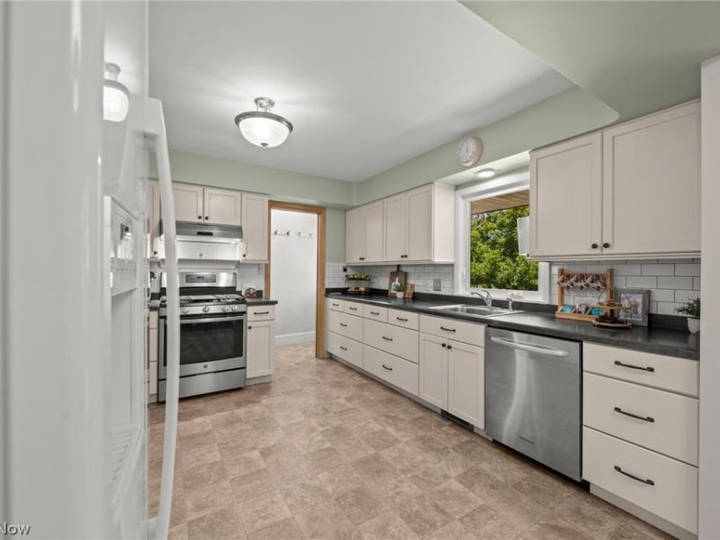 10890 Tiffany Lane, Parma Heights, OH 44130 Photo 13