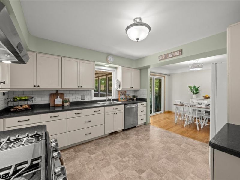 10890 Tiffany Lane, Parma Heights, OH 44130 Photo 15
