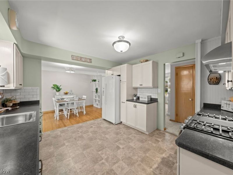 10890 Tiffany Lane, Parma Heights, OH 44130 Photo 16