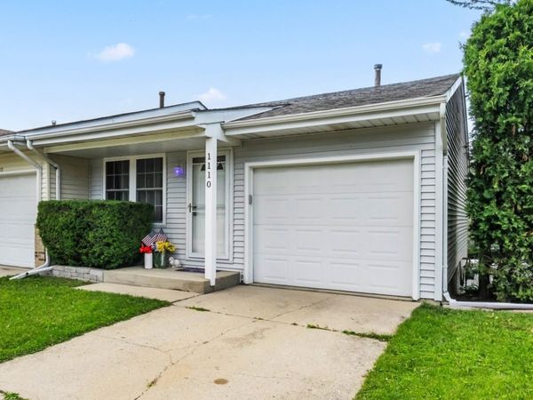 1110 Riverwood Drive, Algonquin, IL 60102