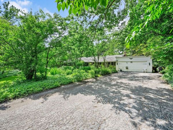 25W328 Plamondon Road , Wheaton, IL 60189