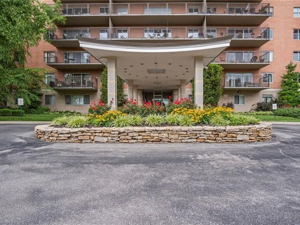 4550 Warwick Boulevard, Unit 409, Kansas City, MO 64111