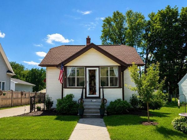 1917 VINLAND STREET, Oshkosh, WI 54901