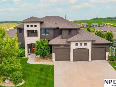 12007 Longshore Avenue, Papillion, NE 68046