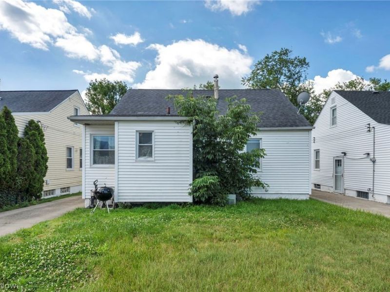 16013 Corkhill Road, Maple Heights, OH 44137 Photo 4