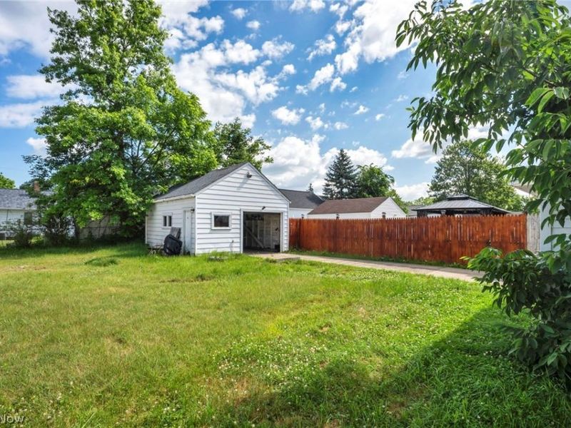 16013 Corkhill Road, Maple Heights, OH 44137 Photo 6