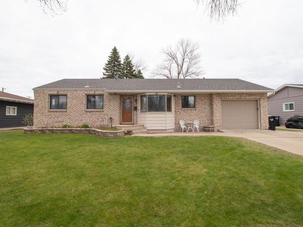 3121 7th Street N, Fargo, ND 58102
