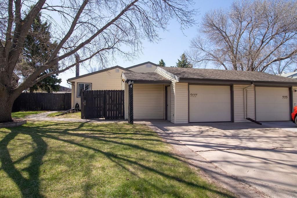 217 12th Avenue E, West Fargo, ND 58078 Main Photo