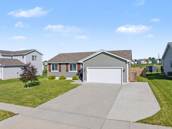1636 25th Avenue SW, Altoona, IA 50009
