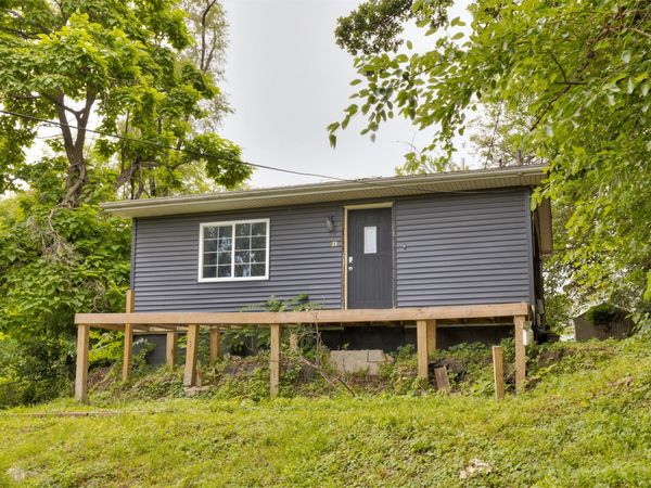 21 E Hillside Avenue, Des Moines, IA 50315