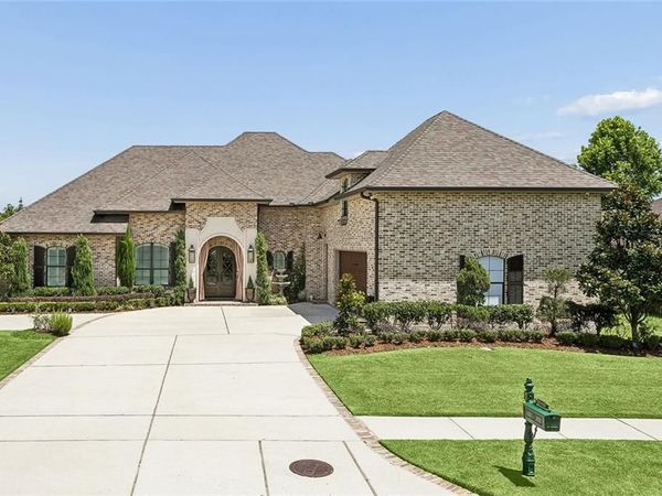 307 LAC IBERVILLE Drive, Luling, LA 70070