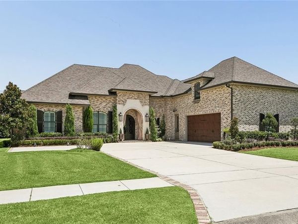 307 LAC IBERVILLE Drive, Luling, LA 70070