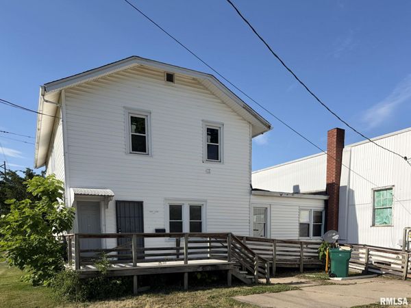 1614 E KNOX Street, Galesburg, IL 61401