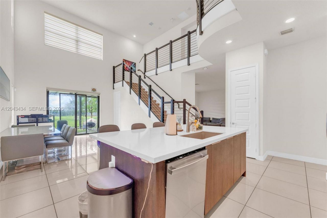 8822 NW 161st Ter , Miami Lakes, FL 33018 Photo