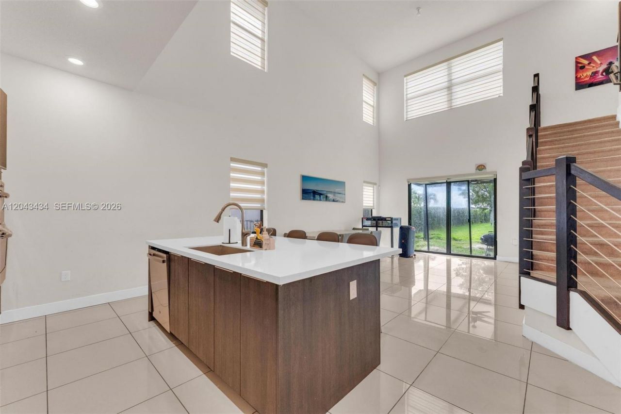 8822 NW 161st Ter , Miami Lakes, FL 33018 Photo