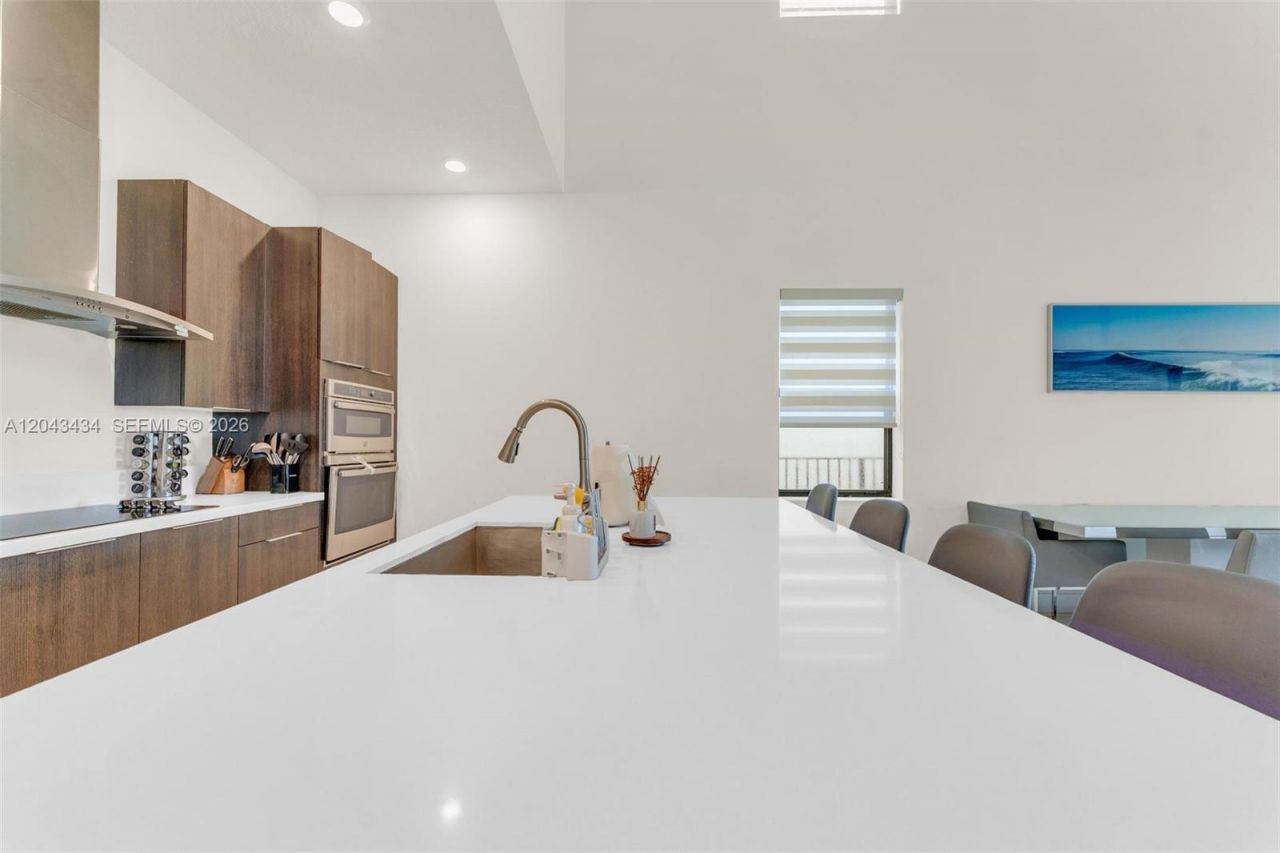 8822 NW 161st Ter , Miami Lakes, FL 33018 Photo