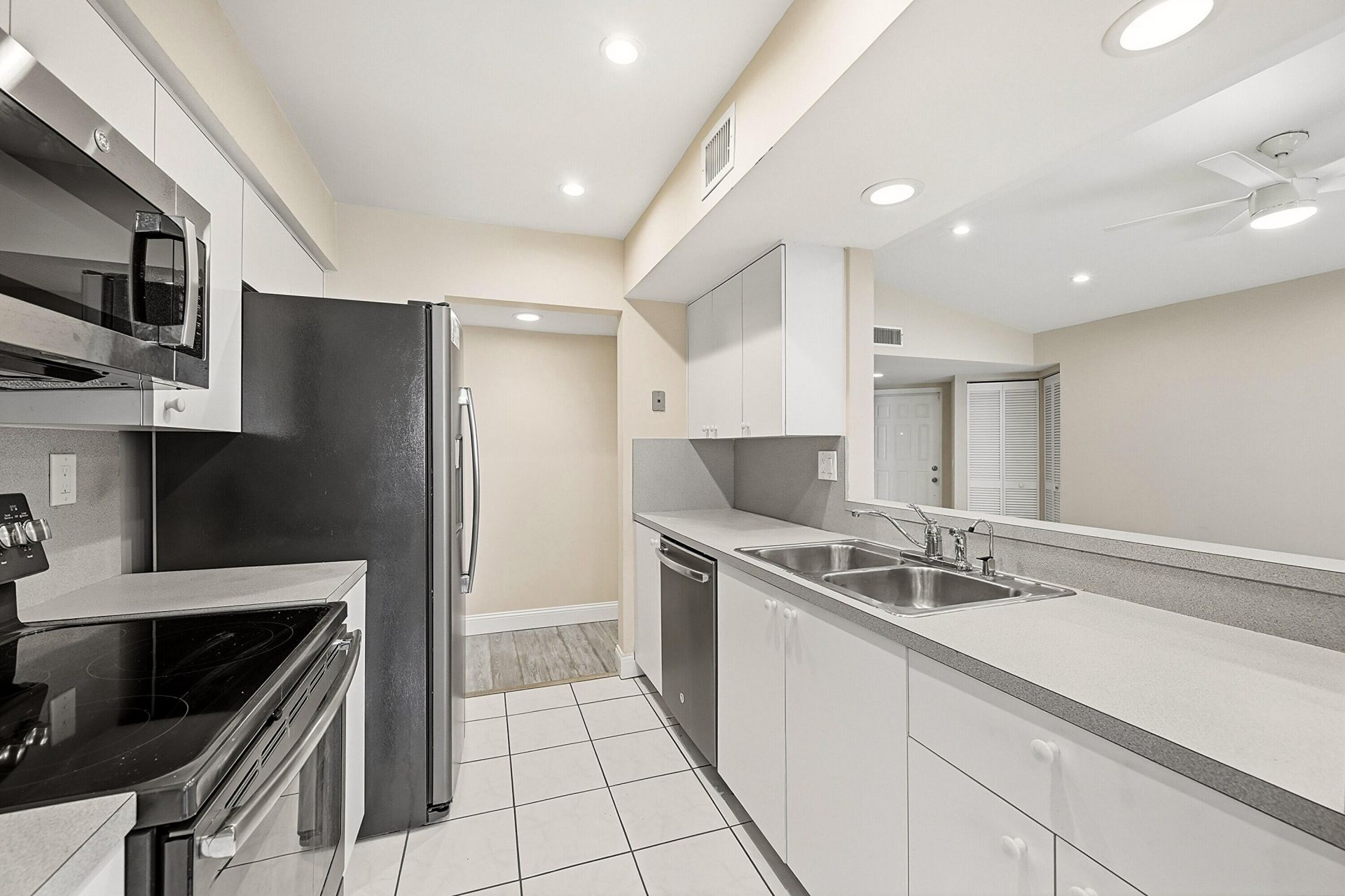 8073 NW 15th Manor, Unit 8073, Plantation, FL 33322 Photo