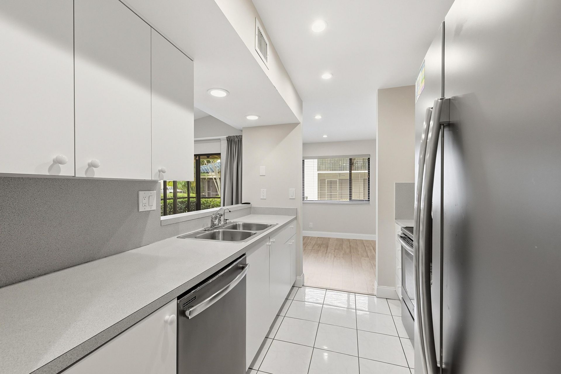 8073 NW 15th Manor, Unit 8073, Plantation, FL 33322 Photo