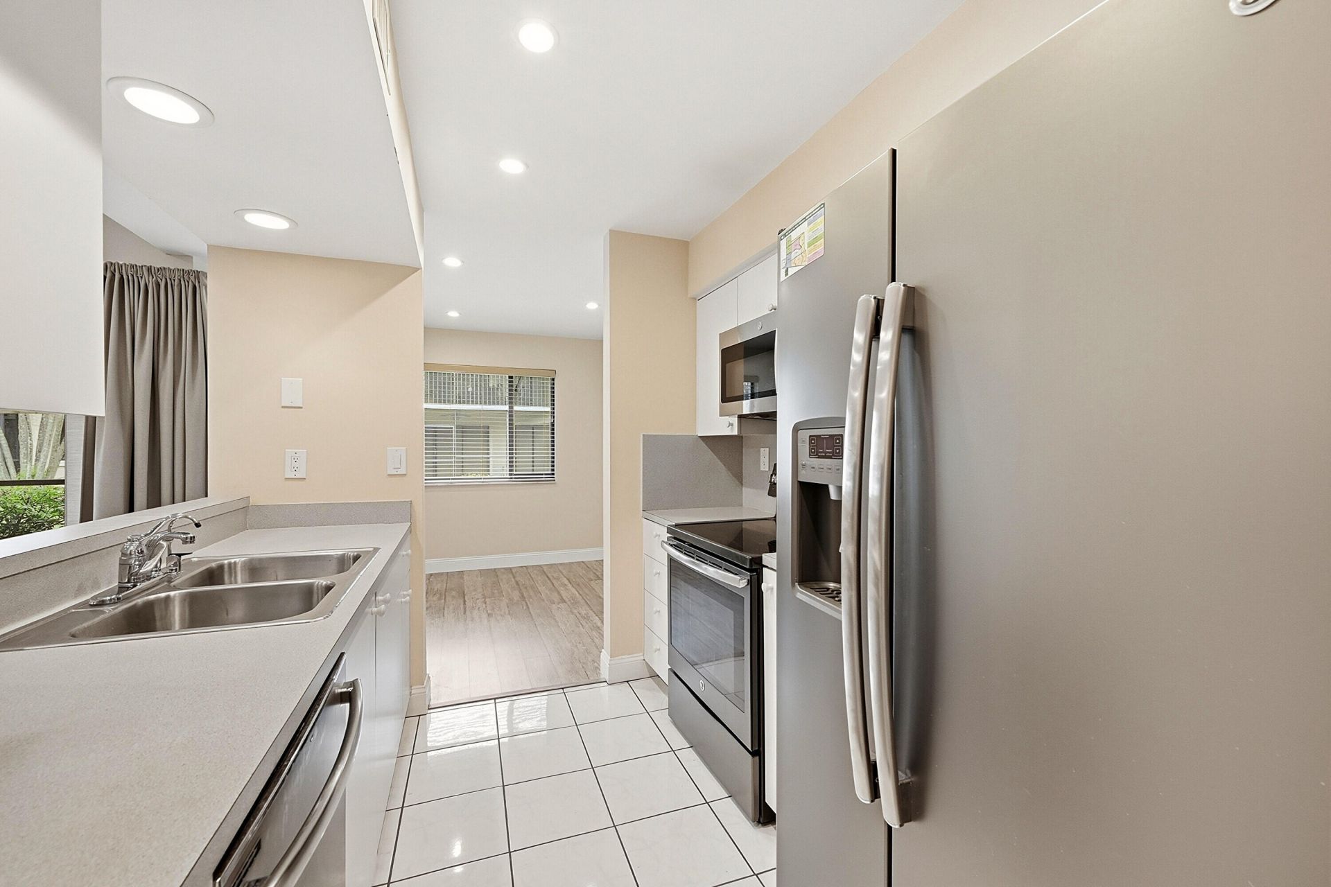 8073 NW 15th Manor, Unit 8073, Plantation, FL 33322 Photo