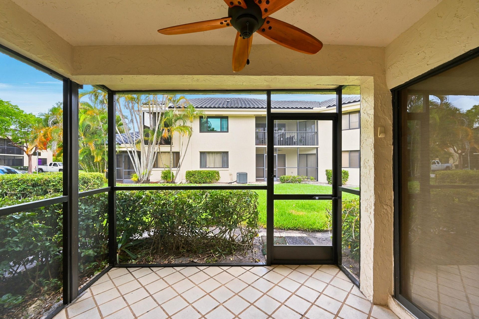 8073 NW 15th Manor, Unit 8073, Plantation, FL 33322 Photo