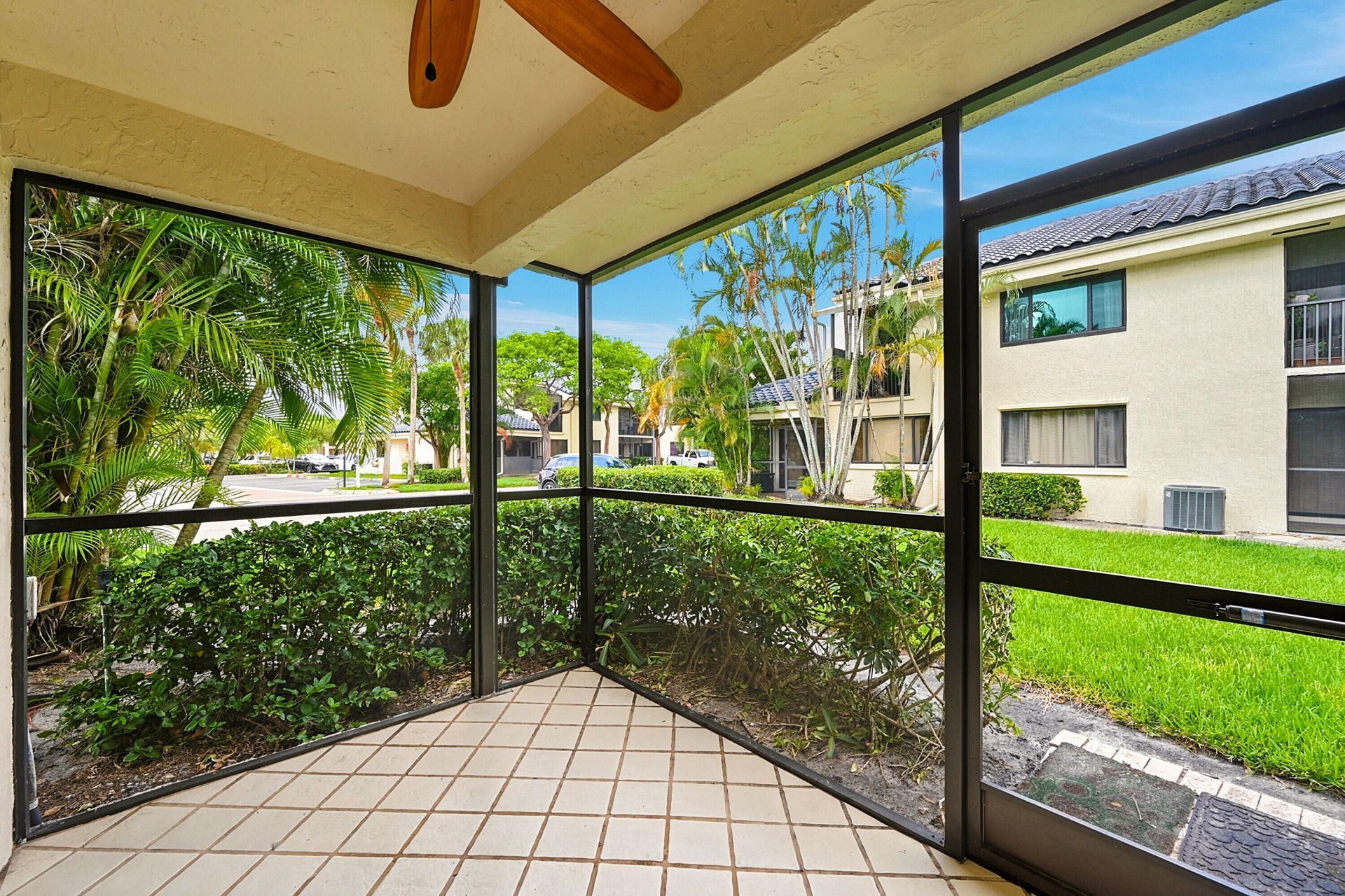 8073 NW 15th Manor, Unit 8073, Plantation, FL 33322 Photo