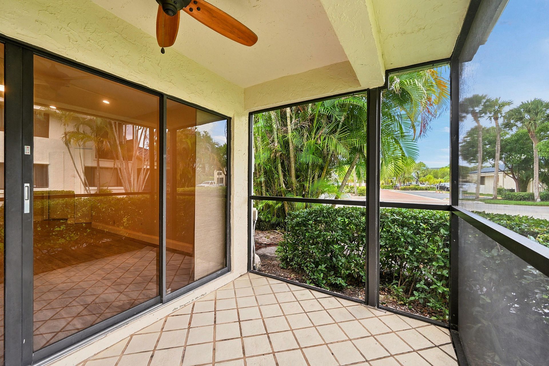 8073 NW 15th Manor, Unit 8073, Plantation, FL 33322 Photo