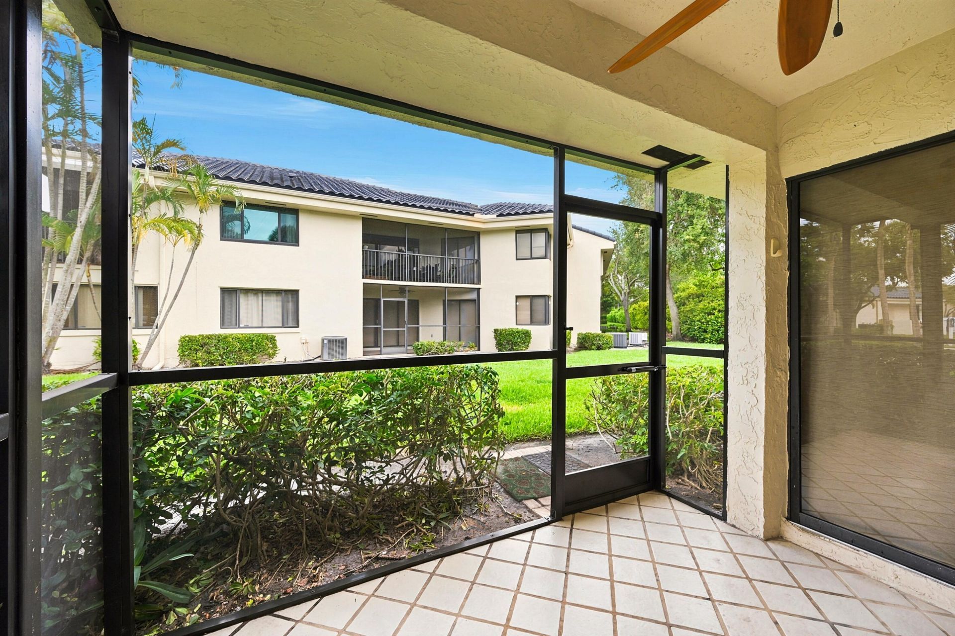 8073 NW 15th Manor, Unit 8073, Plantation, FL 33322 Photo