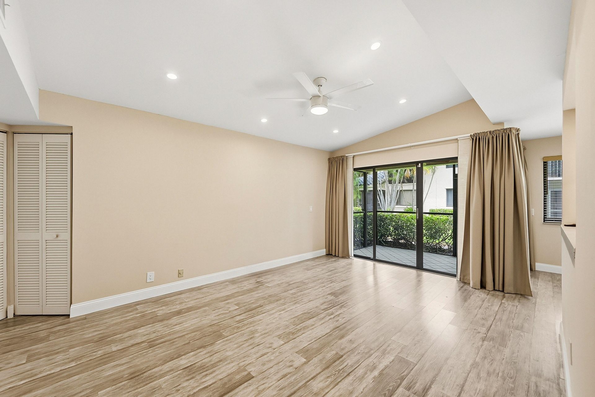 8073 NW 15th Manor, Unit 8073, Plantation, FL 33322 Photo