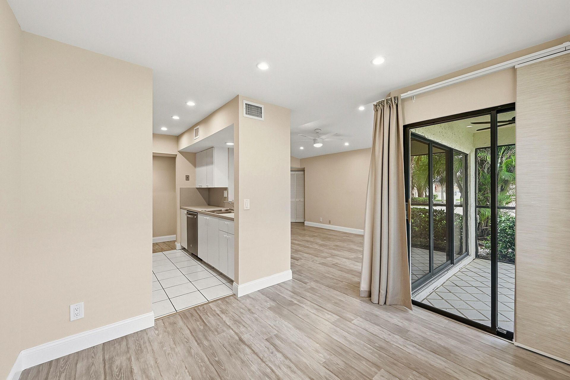 8073 NW 15th Manor, Unit 8073, Plantation, FL 33322 Photo