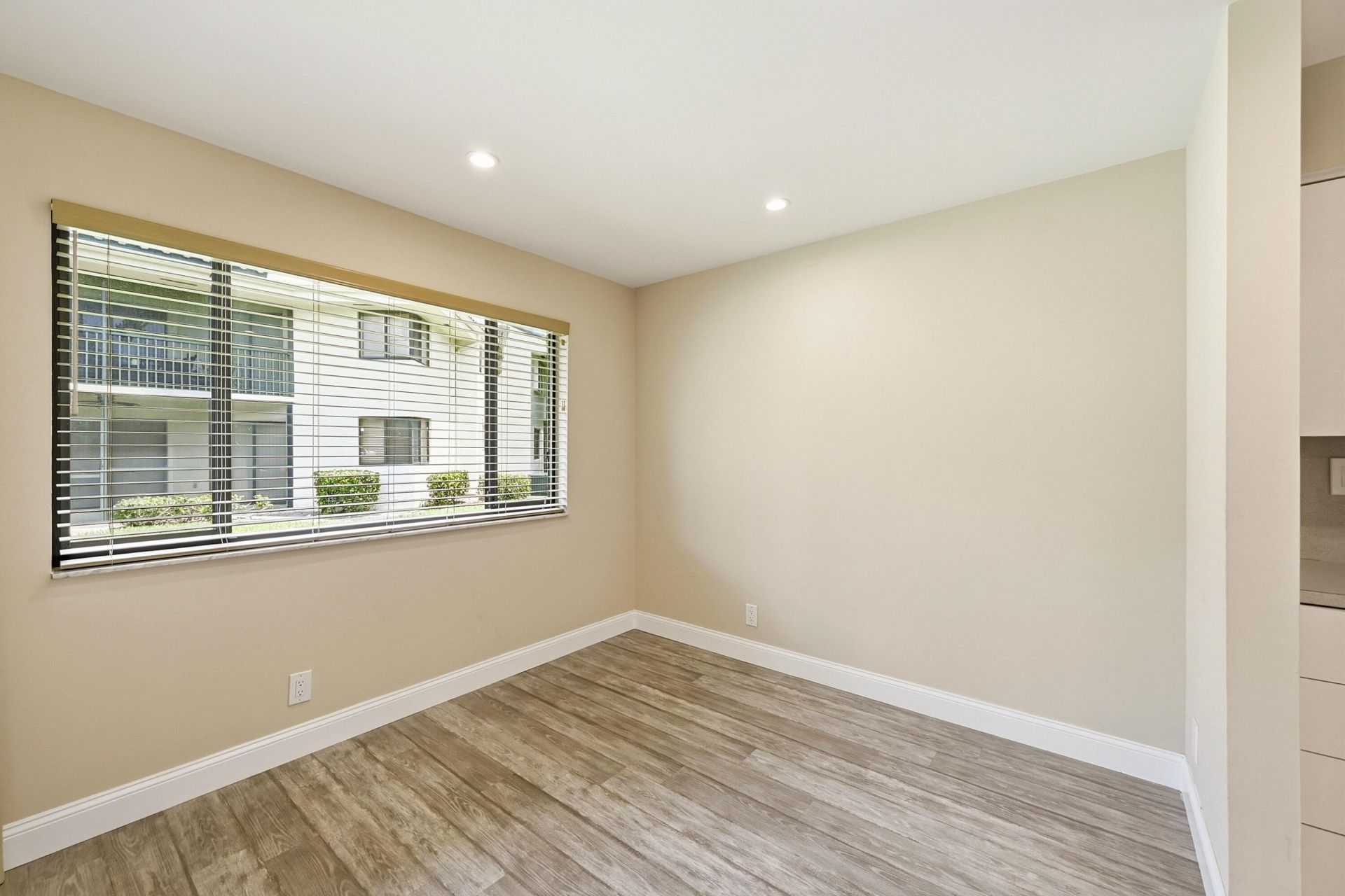 8073 NW 15th Manor, Unit 8073, Plantation, FL 33322 Photo
