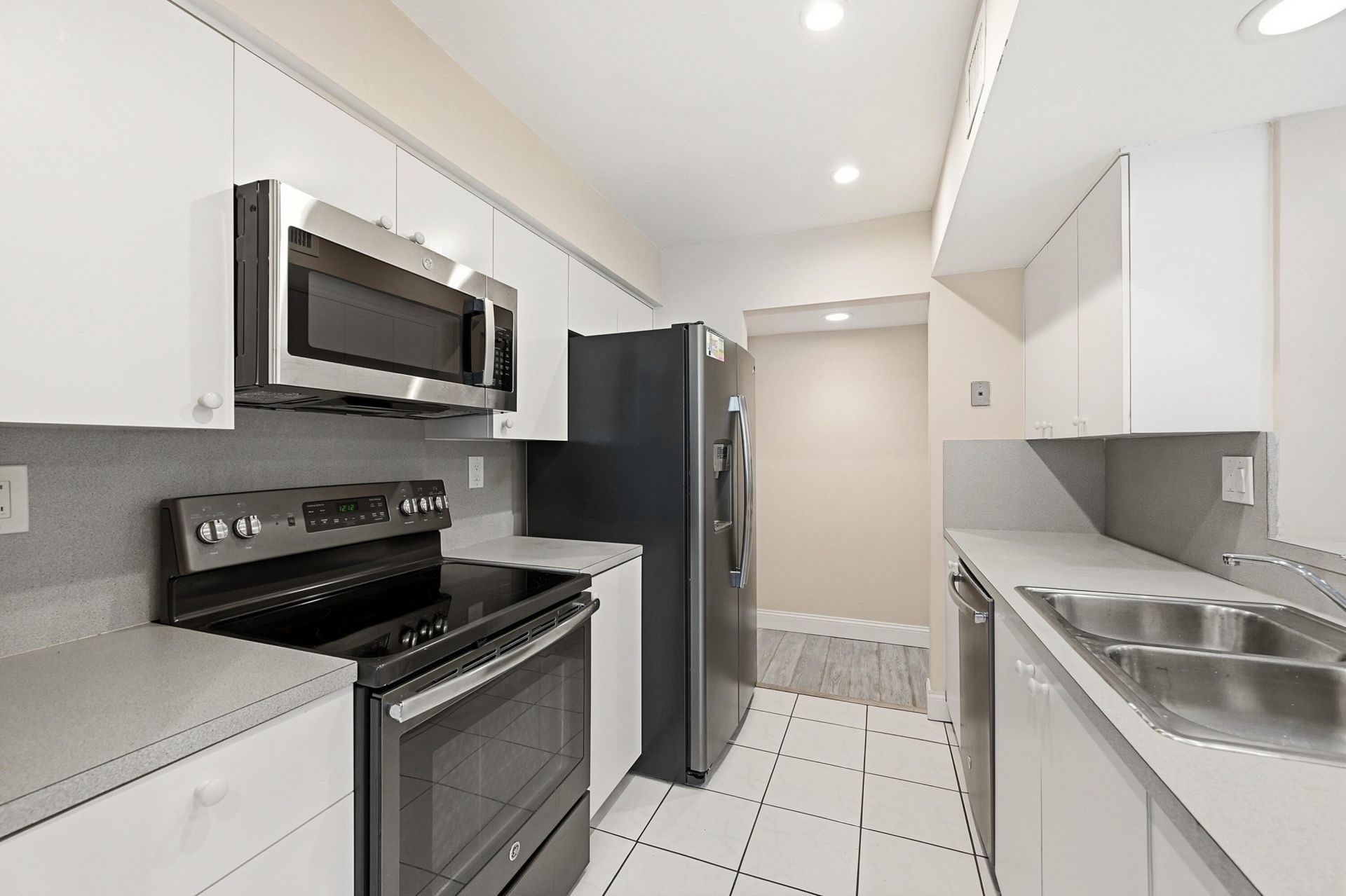 8073 NW 15th Manor, Unit 8073, Plantation, FL 33322 Photo