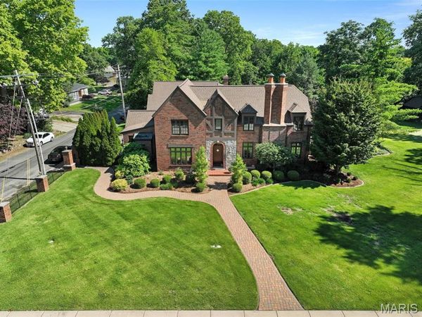 1239 Saint Louis Street, Edwardsville, IL 62025
