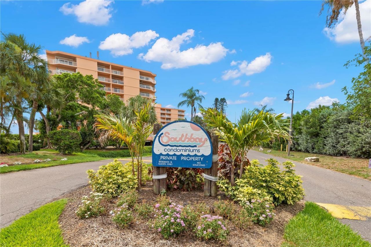 7432 Sunshine Skyway Lane S, Unit 302, Saint Petersburg, FL 33711 Photo