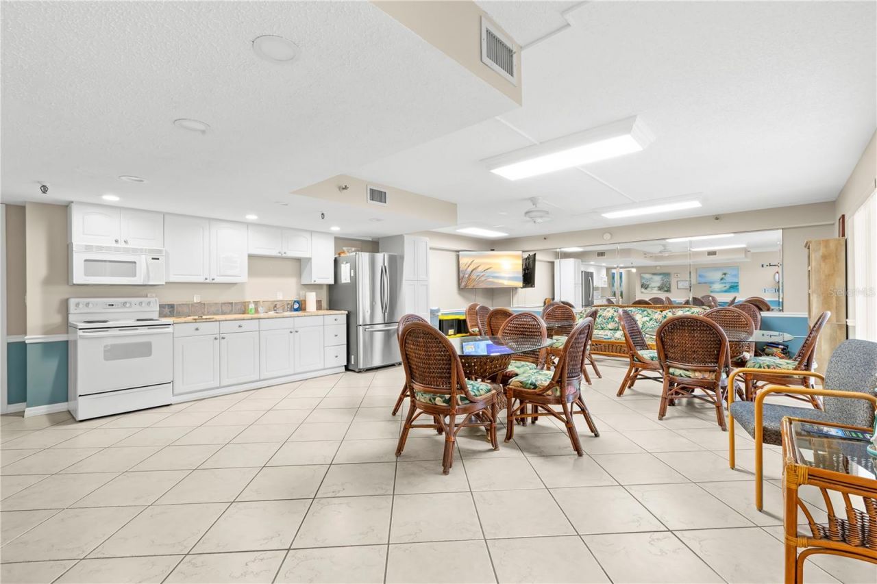 7432 Sunshine Skyway Lane S, Unit 302, Saint Petersburg, FL 33711 Photo
