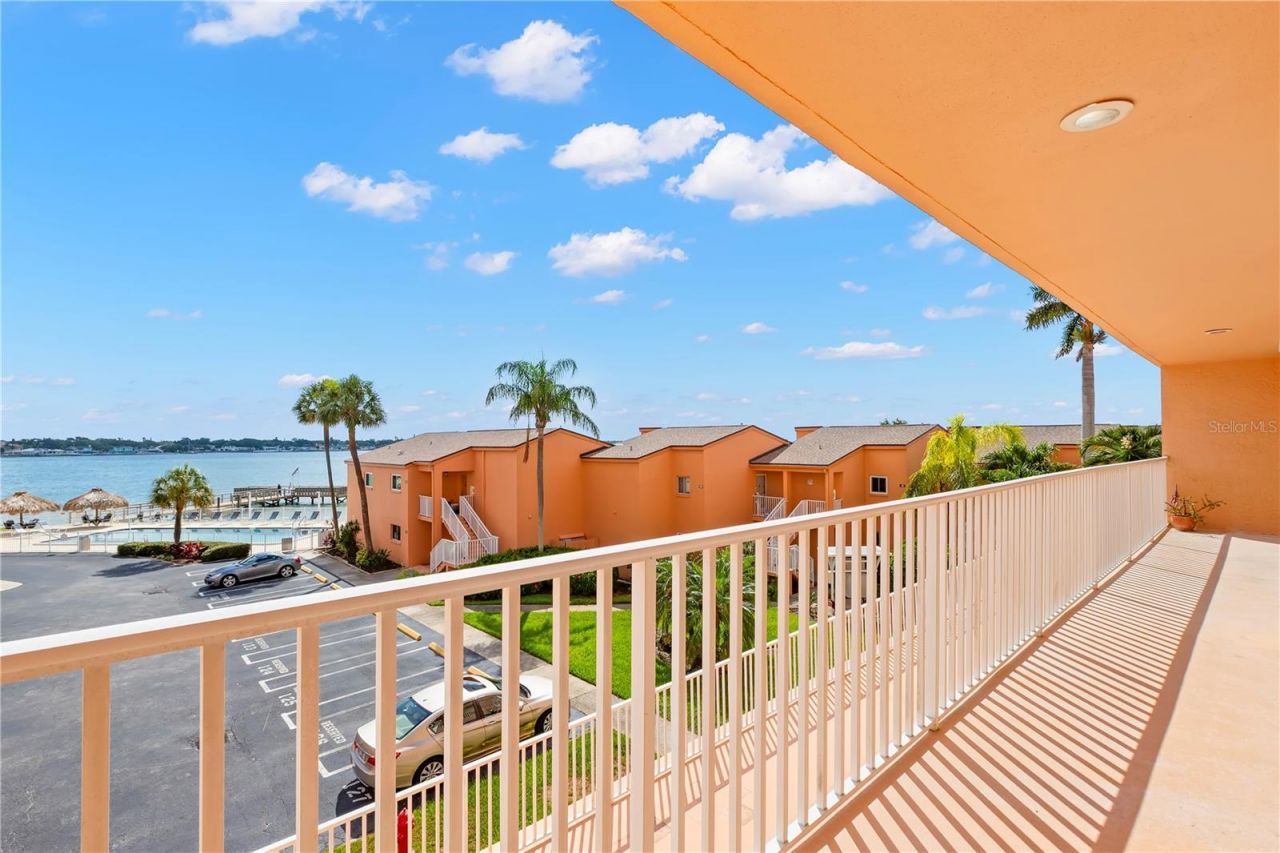 7432 Sunshine Skyway Lane S, Unit 302, Saint Petersburg, FL 33711 Photo