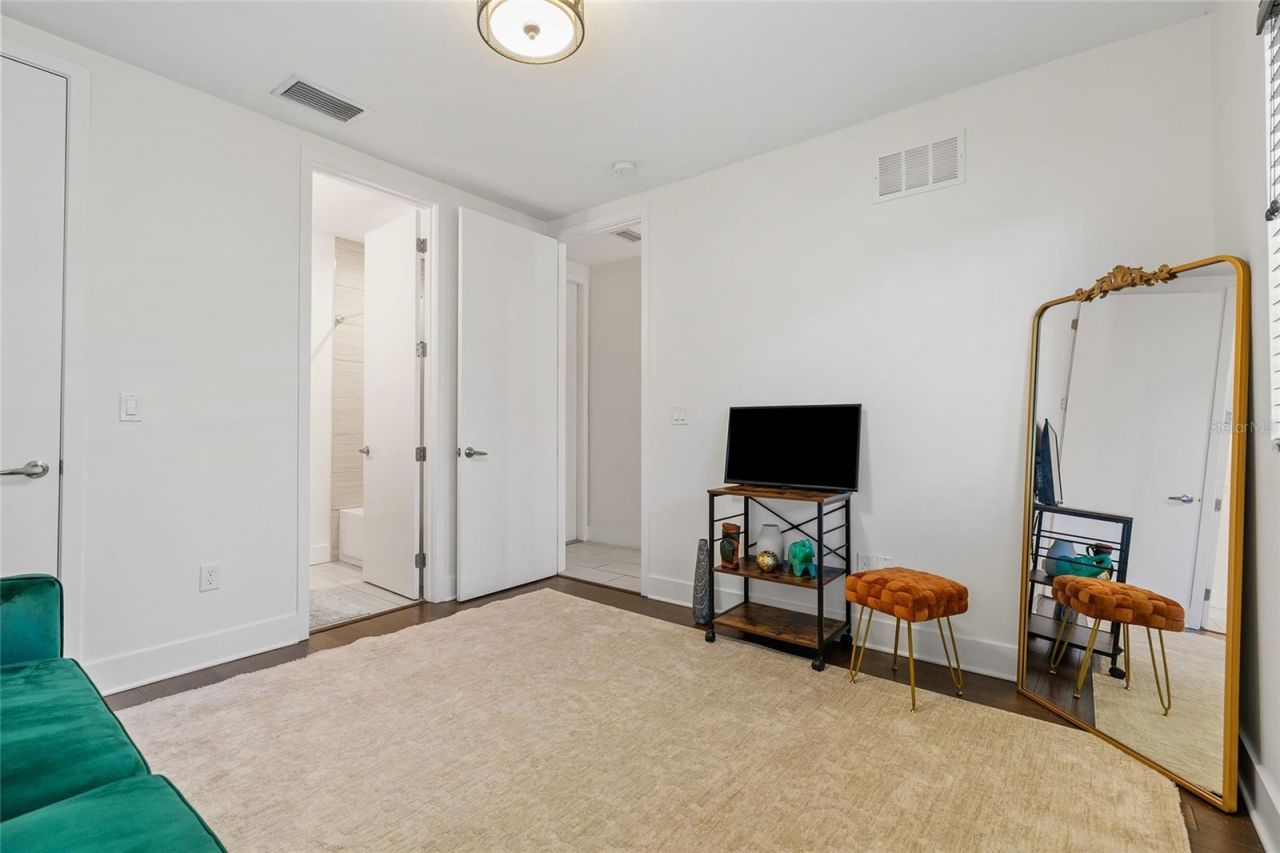 130 8th Street N, Saint Petersburg, FL 33701 Photo