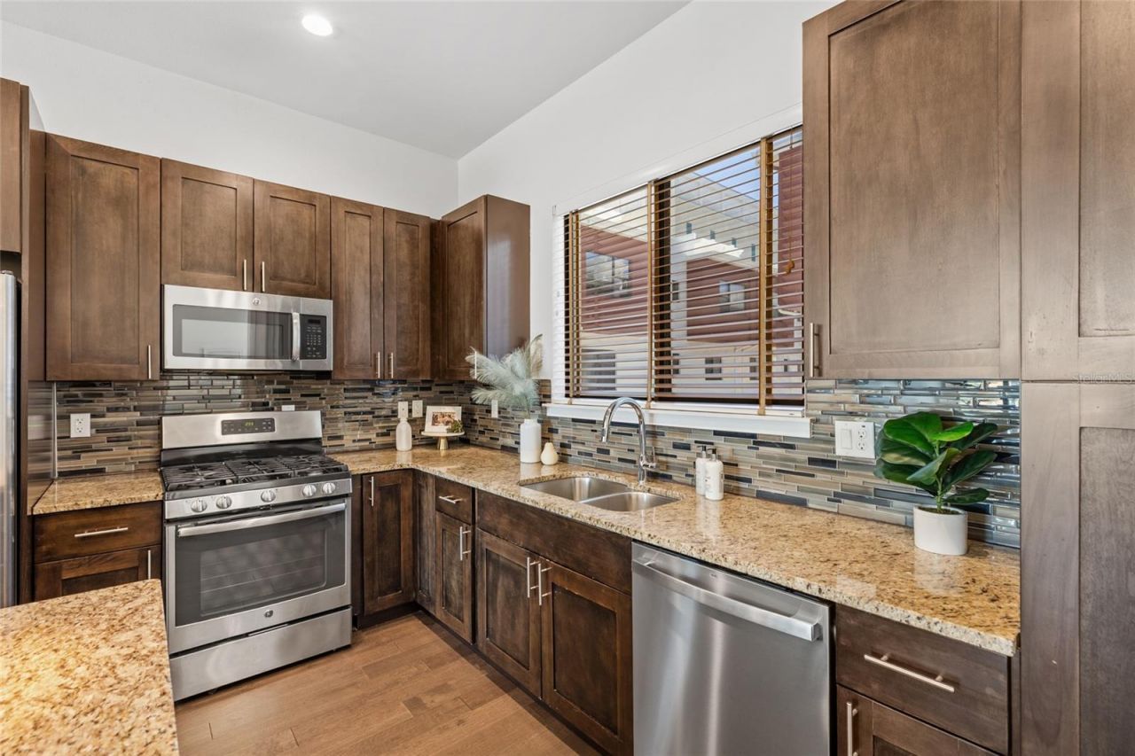 130 8th Street N, Saint Petersburg, FL 33701 Photo