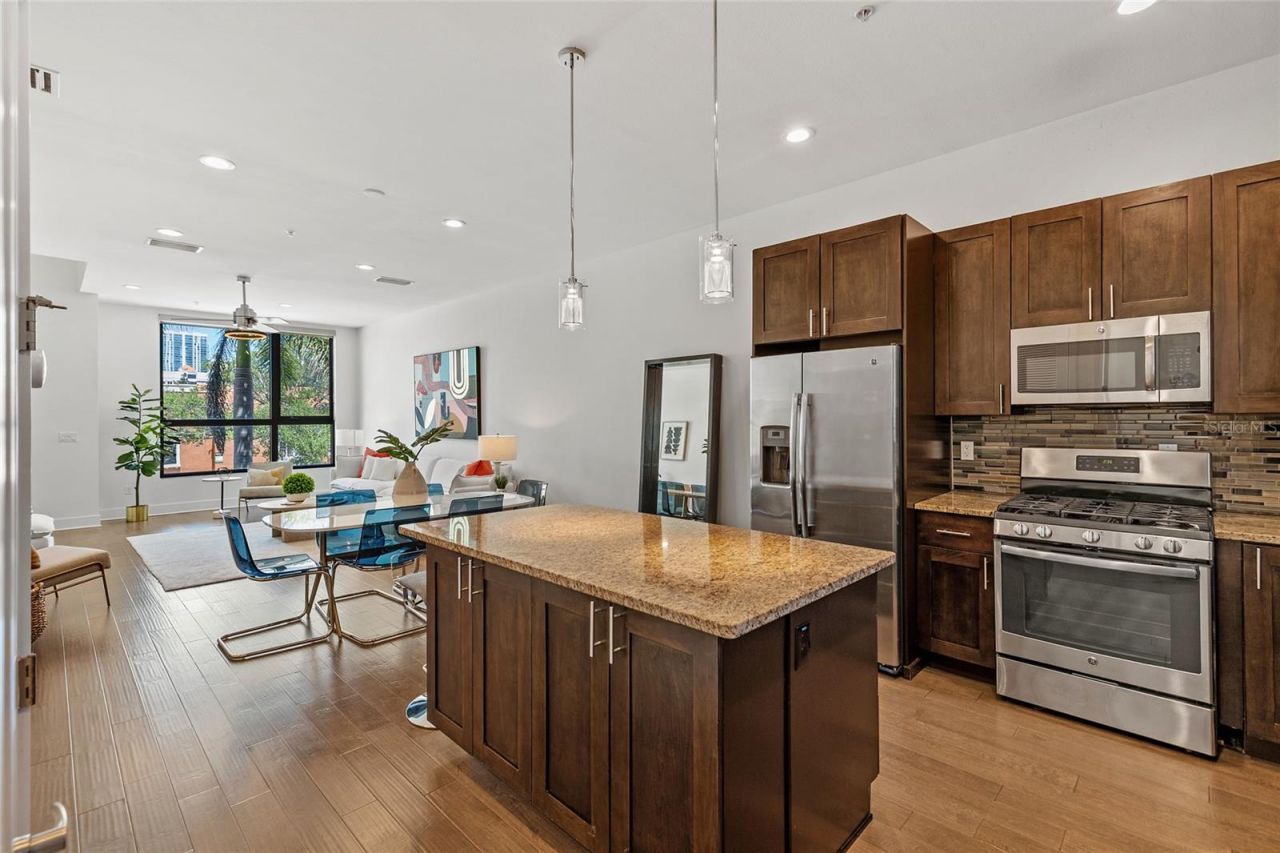 130 8th Street N, Saint Petersburg, FL 33701 Photo