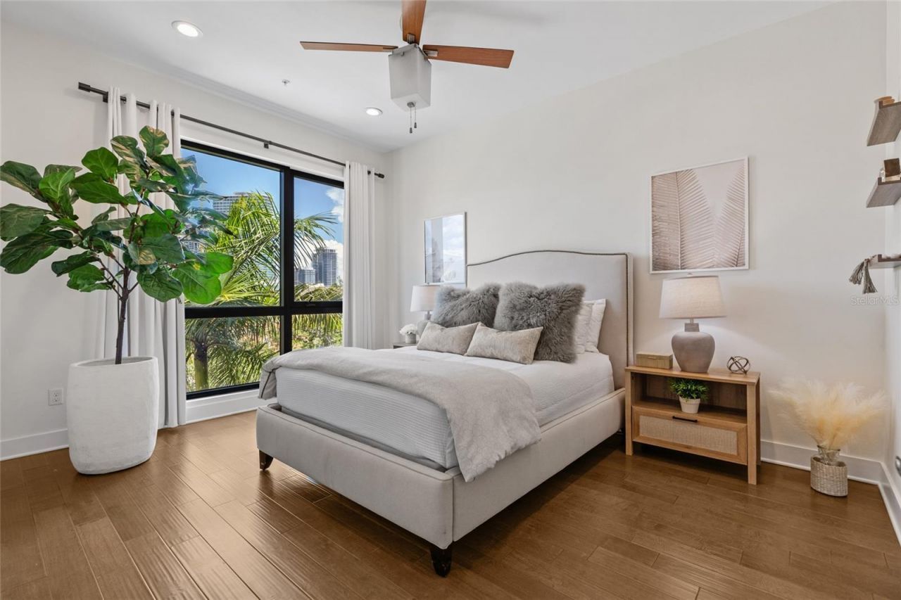 130 8th Street N, Saint Petersburg, FL 33701 Photo