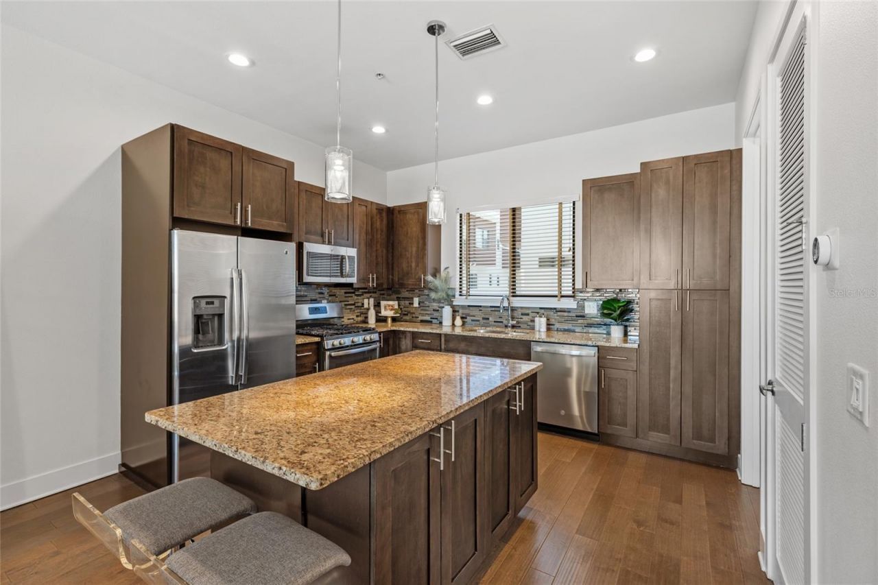 130 8th Street N, Saint Petersburg, FL 33701 Photo