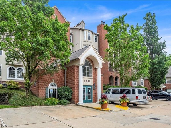 180 Fox Hollow Drive, Unit 207, Mayfield Heights, OH 44124