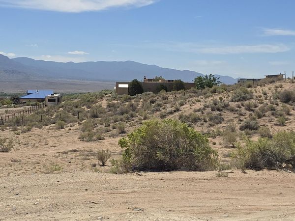 916 Saratoga Drive NE, Rio Rancho, NM 87144