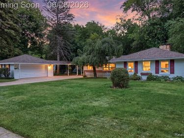 32425 Cloverdale Avenue, Farmington, MI 48336