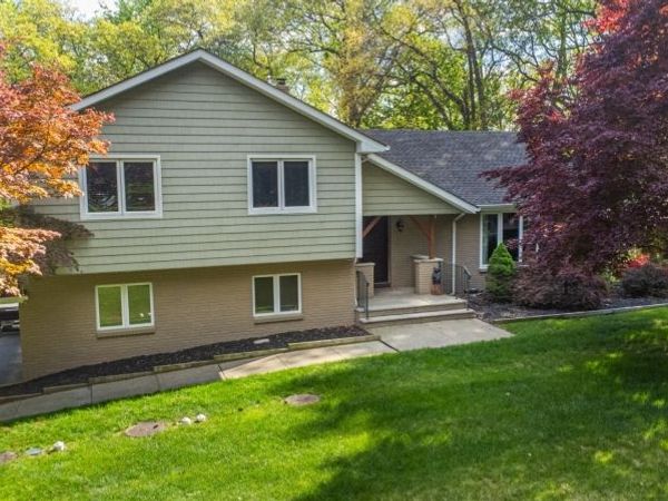 16 Tumbling Brook Rd, Montville, NJ 07082