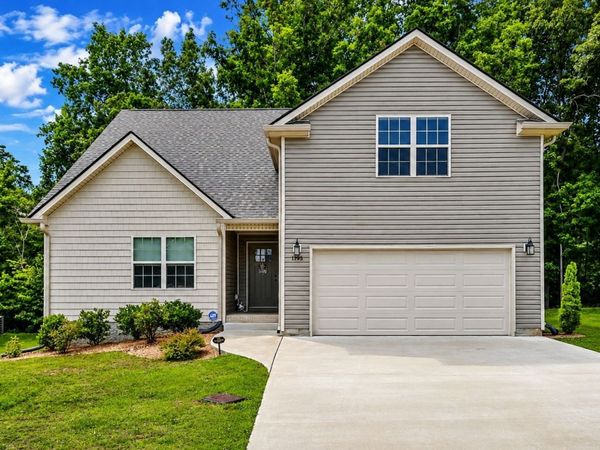 1195 Boulder Pass Rd, Clarksville, TN 37040
