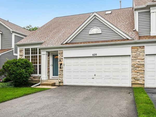 620 N CHARTER HALL Drive, Palatine, IL 60067