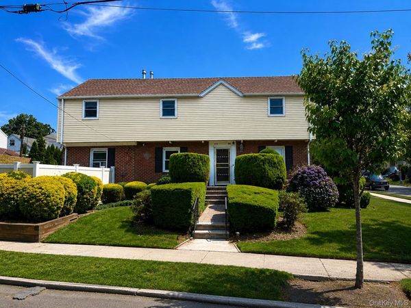 21104 Richland Avenue , Oakland Gardens, NY 11364