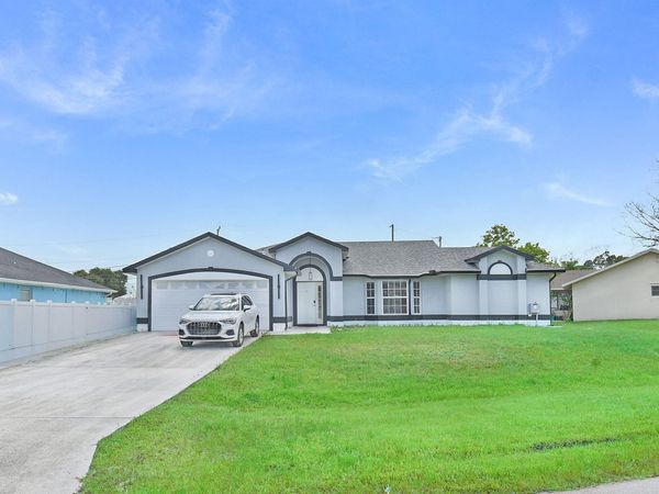 6915 NW Hershy Circle, Port St. Lucie, FL 34983