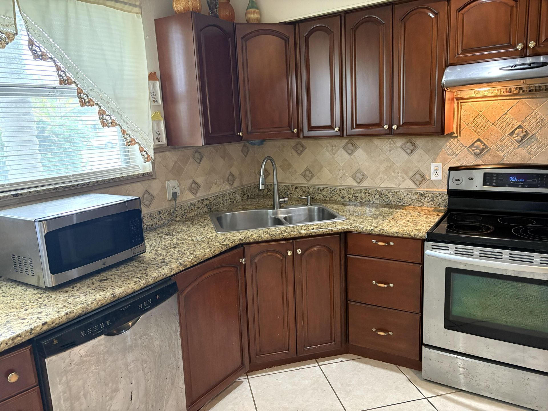 6940 NW 14th Court Nw, Plantation, FL 33313 Photo
