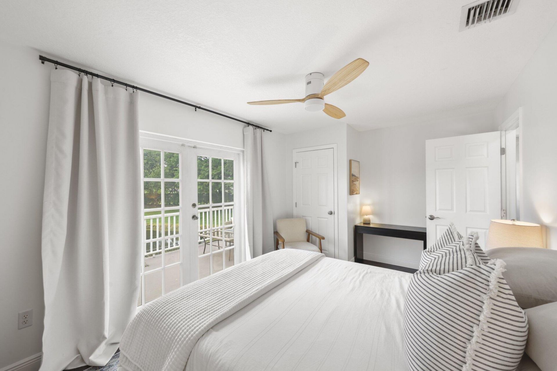 7518 Oak Grove Circle, Lake Worth, FL 33467 Photo